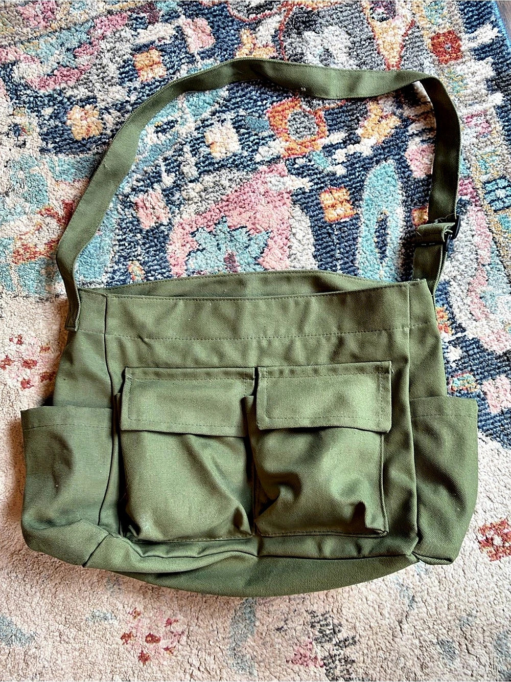 Utility Shoulder Bag in Green